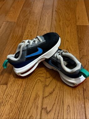 Nike Kids Black Sneakers with Blue Swoosh and Teal Heel Nike Air Max INTRLK Lite